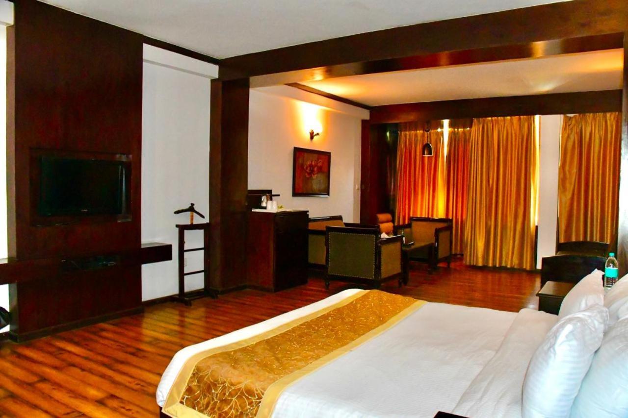 The Whispering Inn Resort And Bar Manali  Exterior photo