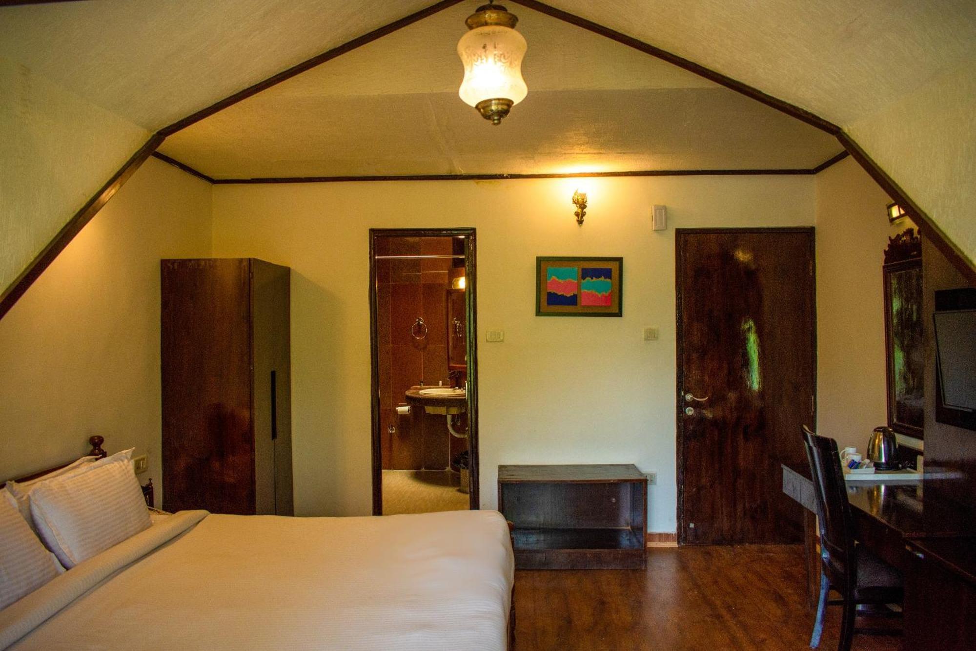 The Whispering Inn Resort And Bar Manali  Exterior photo