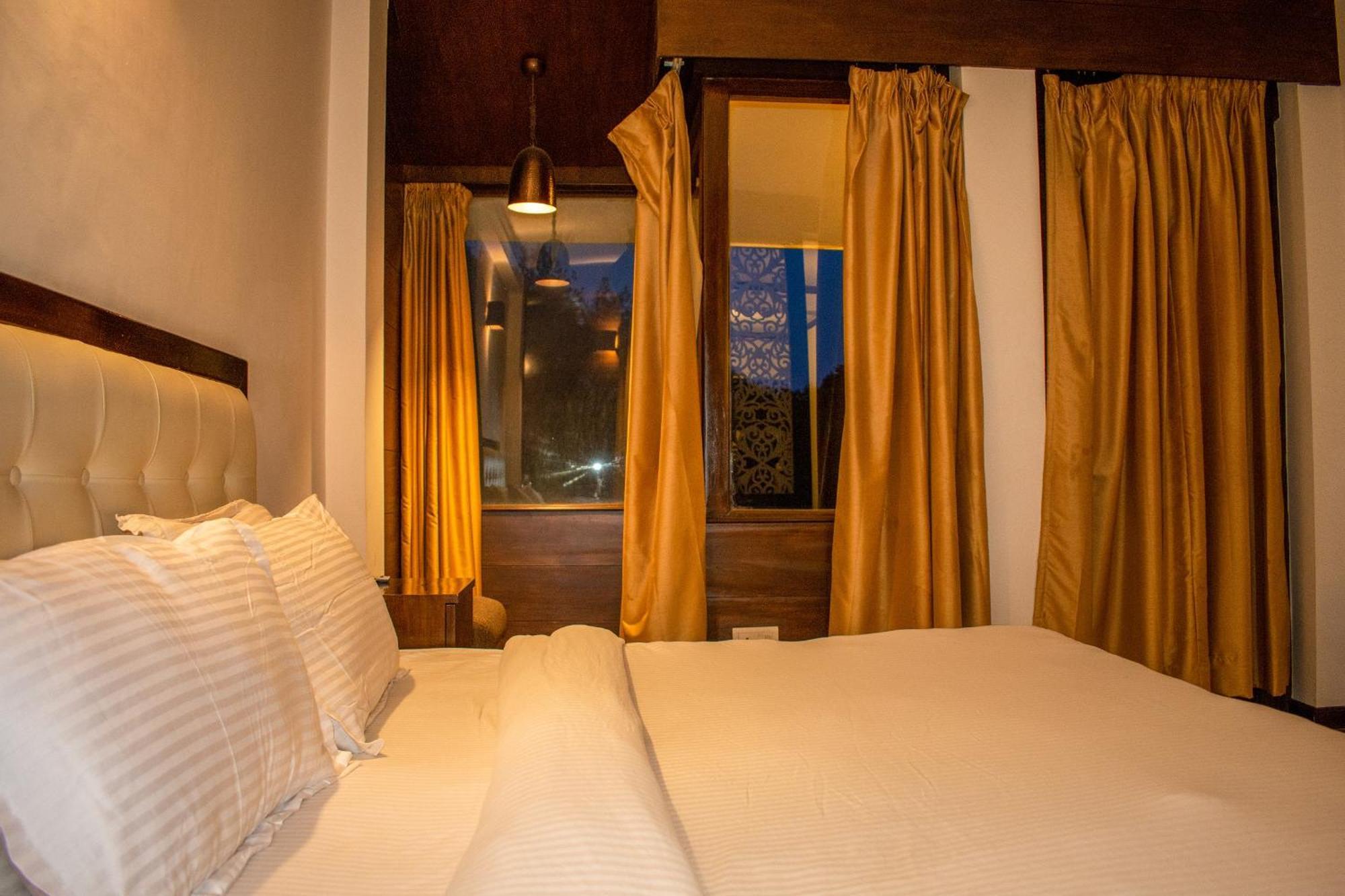 The Whispering Inn Resort And Bar Manali  Exterior photo