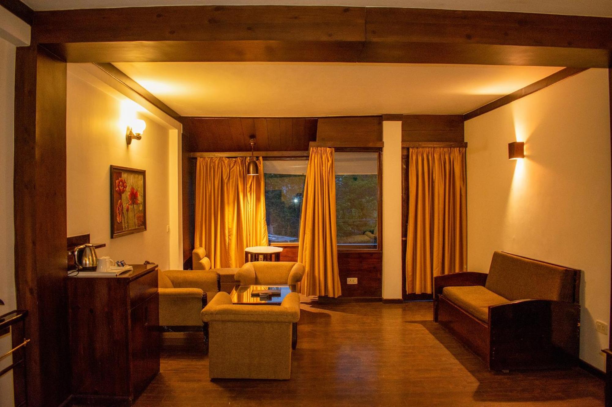 The Whispering Inn Resort And Bar Manali  Exterior photo