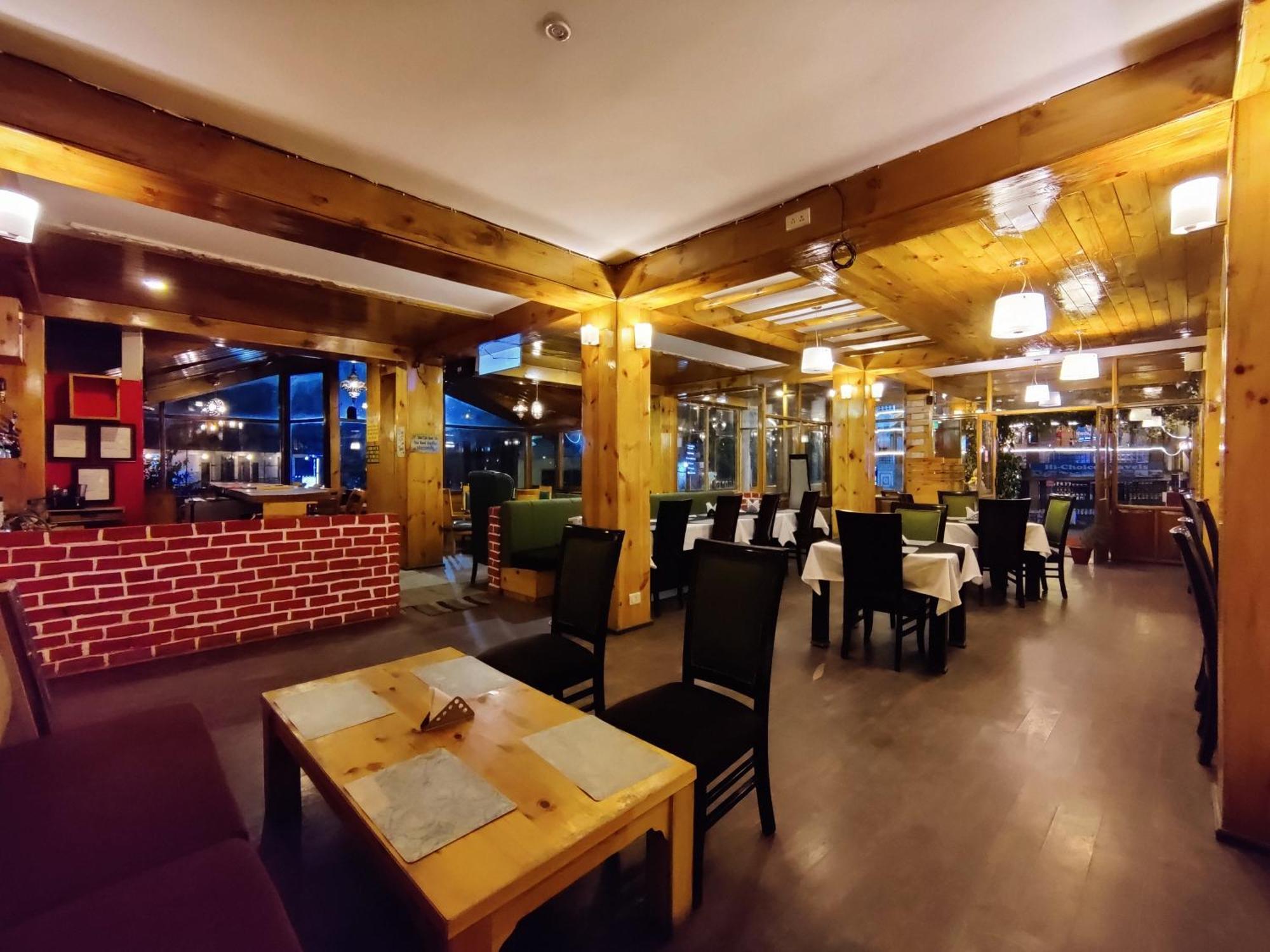 The Whispering Inn Resort And Bar Manali  Exterior photo