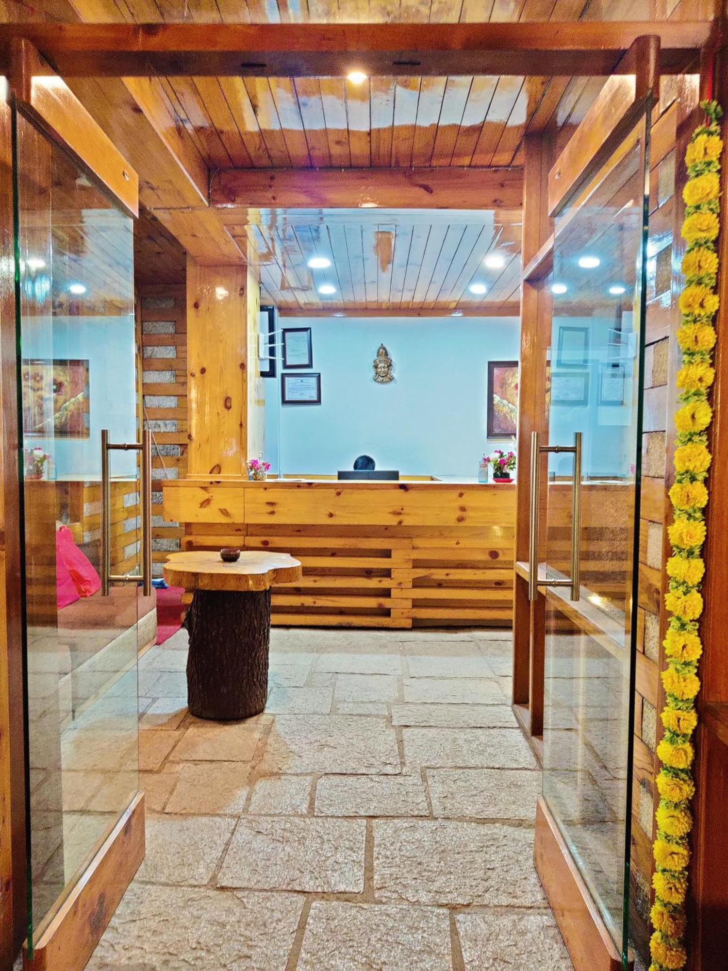 The Whispering Inn Resort And Bar Manali  Exterior photo