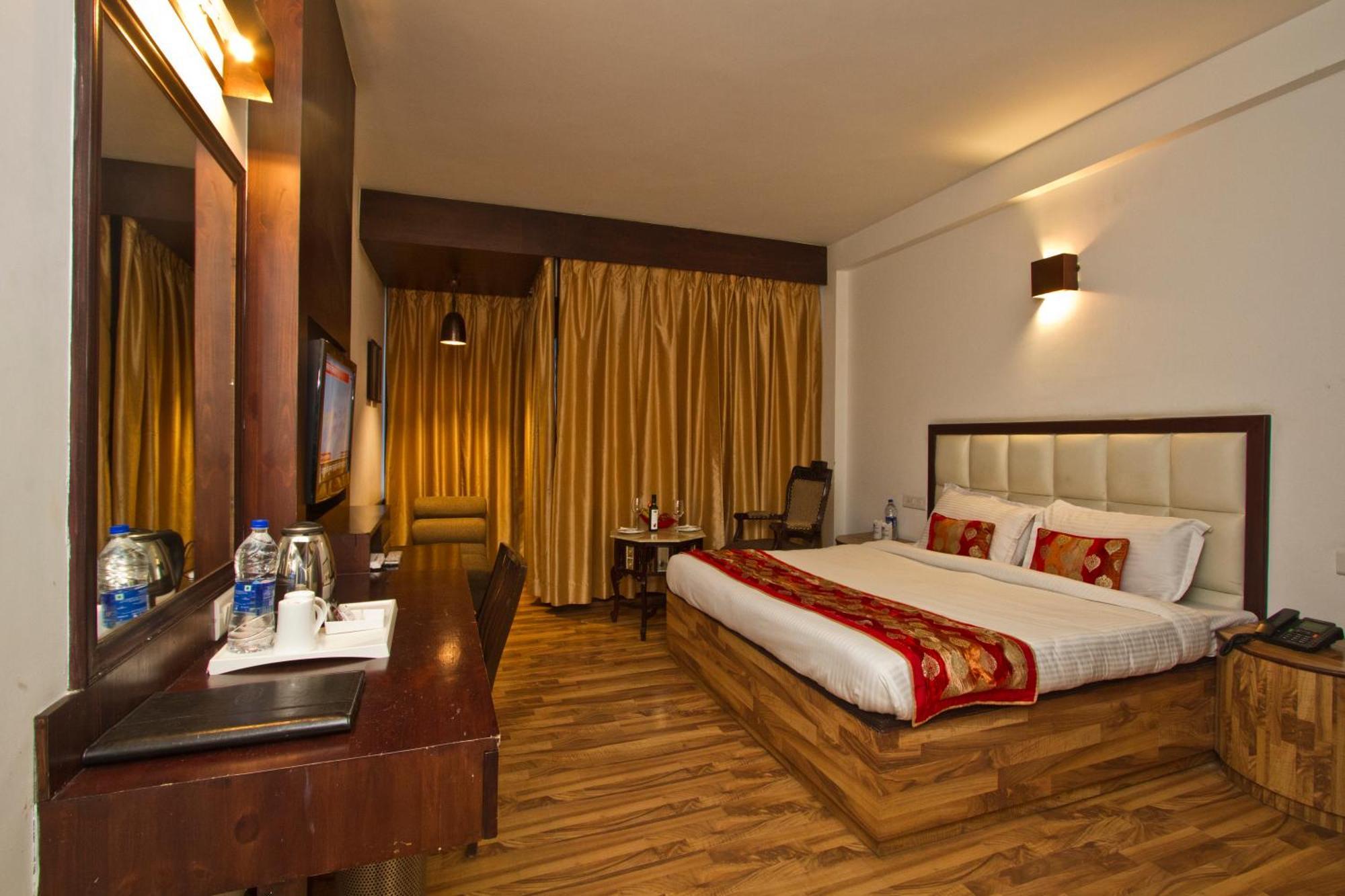 The Whispering Inn Resort And Bar Manali  Exterior photo