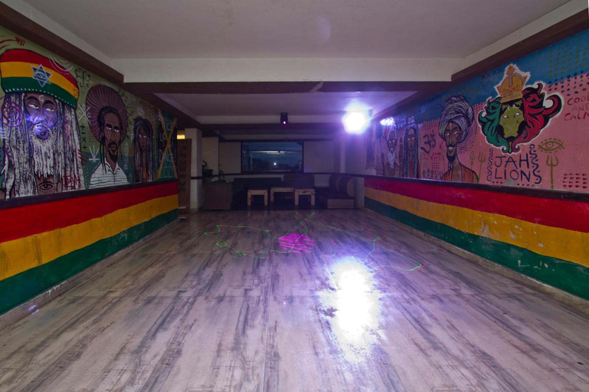 The Whispering Inn Resort And Bar Manali  Exterior photo